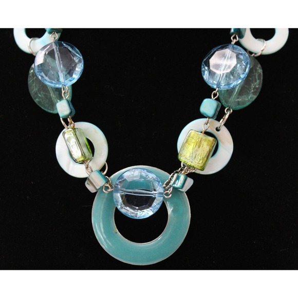Stylish Retro Look Necklace with a Variety of Plastic Rings in Teal Tones N75 - Picture 3 of 4